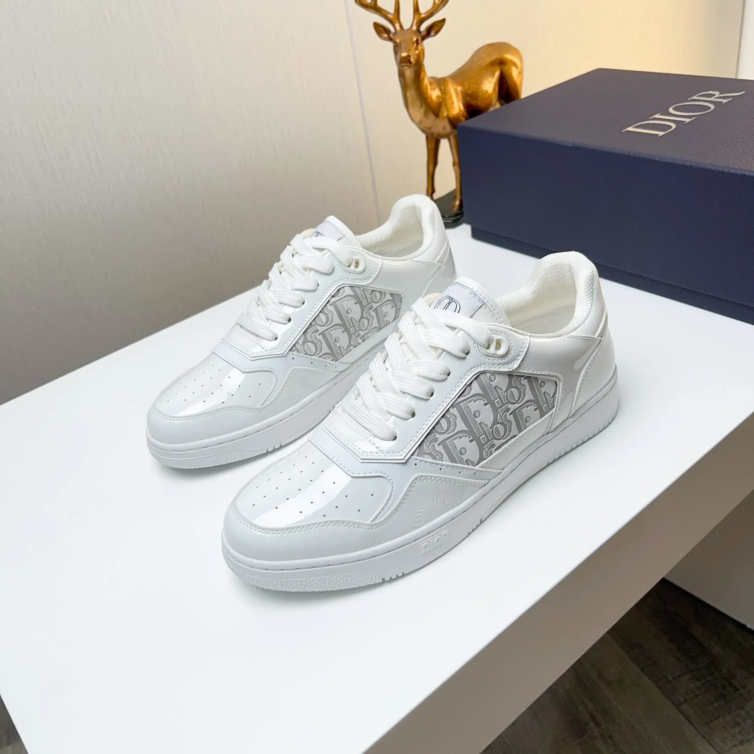 Men's Men's Shoes 💰400 [New] 🦩🦩Dior - Low-top sneakers 2025 spring men's collection new arrivals [Celebrate][Celebrate][Celebrate], reinterpret the basketball shoe design and become a classic Dior item [Strong][Strong][Strong], crafted in black and cream white smooth cowhide with beige suede, leather display on the side The CD logo, tongue, sole and back side are decorated with various distinctive details to enhance the style[666][666], while eyelet details, topstitching and rubber panels highlight the dynamic charm of its athletic style[strong][strong][strong]. It has a two-color rubber sole, which can be matched with various clothing to create a refined look. Size: 38 to 44 (45 can be customized
